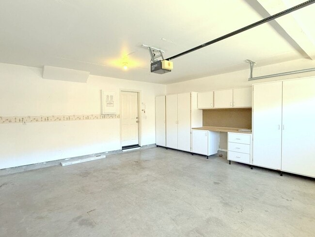 Building Photo - BEAUTIFUL BRIDGES END TOWNHSE, NEAR PARKS, GOLF COURSE, COYOTE CREEK ELEMENTARY !