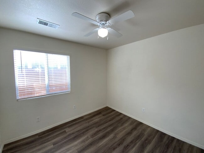 Building Photo - 4 Bedroom Single Story Home Available Near Unser Blvd NE & King Blvd NE in Rio Rancho!