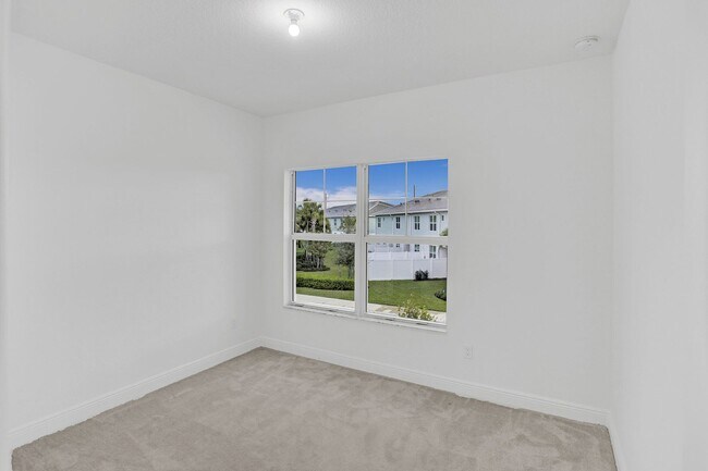 Building Photo - 585 Sanderling Cir