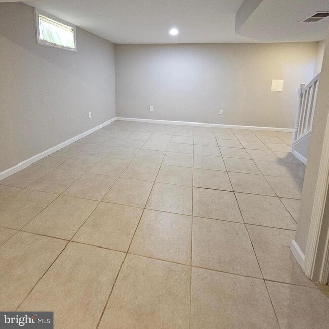 Building Photo - 2214 Arlington Terrace