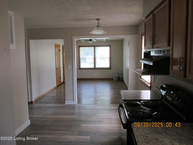 Building Photo - 4210 La Salle Ave