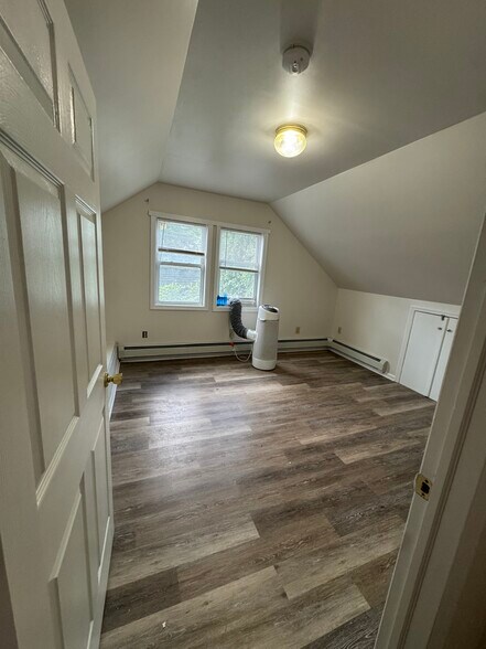 Building Photo - 2050 E Saint Georges Ave