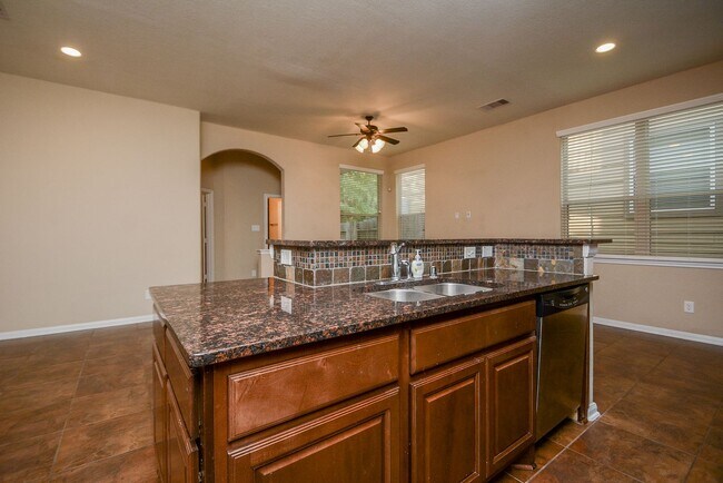 Building Photo - Beautifully Upgraded 3 Bedroom Townhome in The Woodlands Sterling Ridge