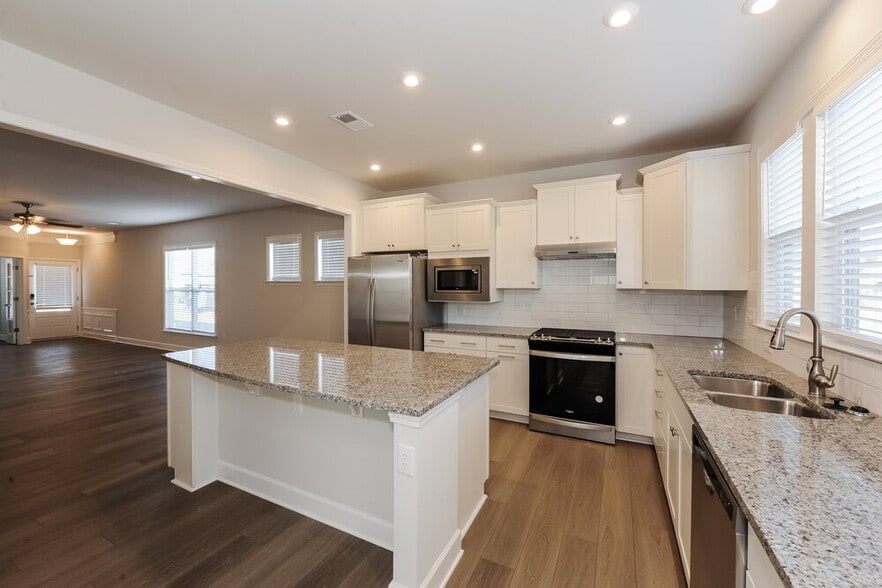 Building Photo - 119 Alcovy Ct