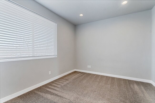 Building Photo - Spacious 4 Bed, 3 Bath Pet-Friendly Home with Central Air & Modern Features! - Available NOW!