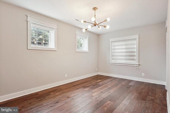 Building Photo - 1565 Hane St