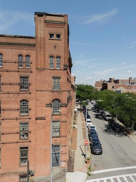 Building Photo - 155 S River St