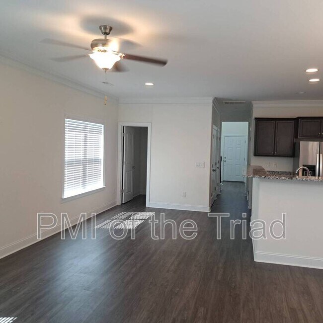 Building Photo - 811 Silver Leaf Dr