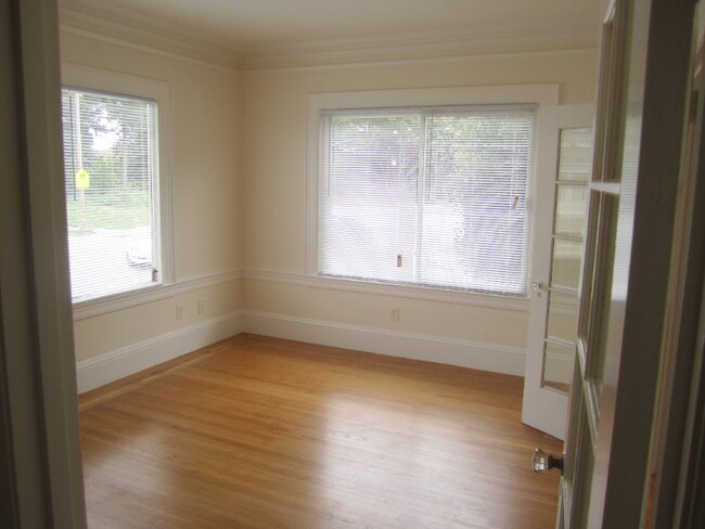 Building Photo - 1305 Cabrillo St