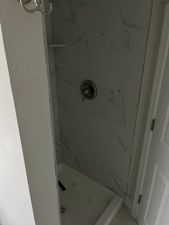 Building Photo - 644 W Russell St