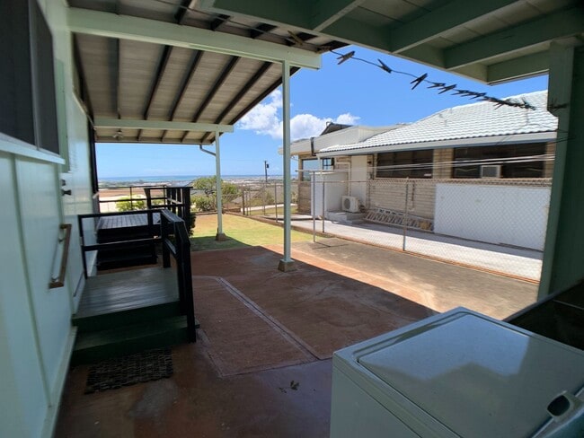 Building Photo - Moanalua Gardens (Honolulu) - Great Location - 3 bedroom home