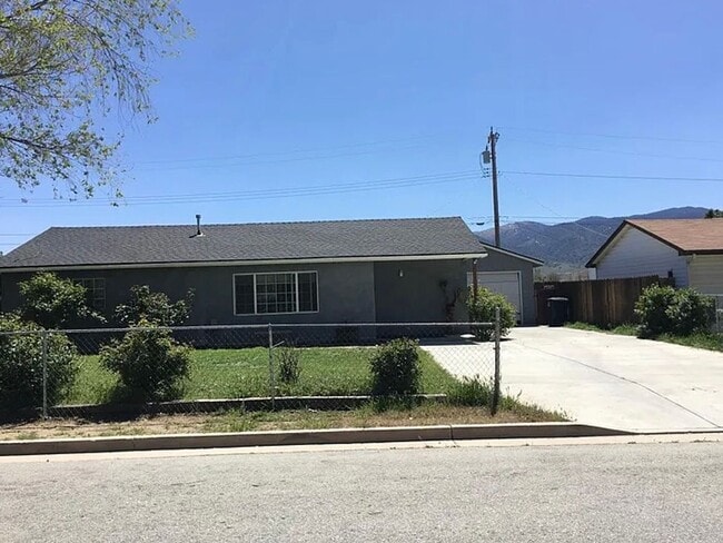 3 Bedroom 1 1/2 Bath Home In Tehachapi - 3 Bedroom 1 1/2  Bath Home In Tehachapi