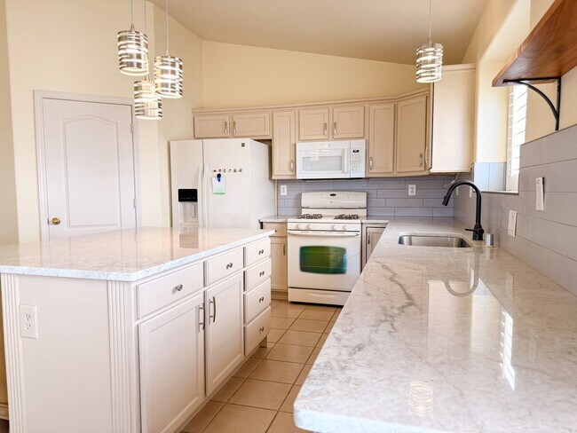 Building Photo - Spacious Home in Ventana Ranch