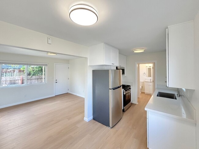 Primary Photo - Beautiful 1BD/1BA Fully Remodeled Unit w/ New Appliances in North Park!