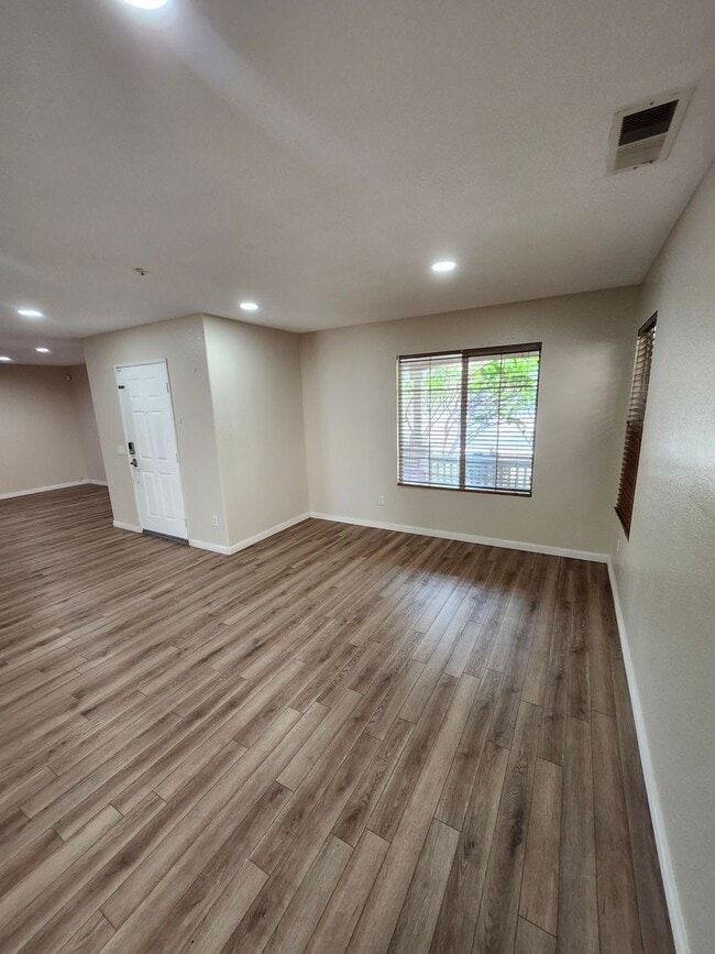 Building Photo - Beautiful 5 Bedroom House fully remodeled....