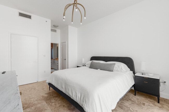 Building Photo - 550 Okeechobee Blvd