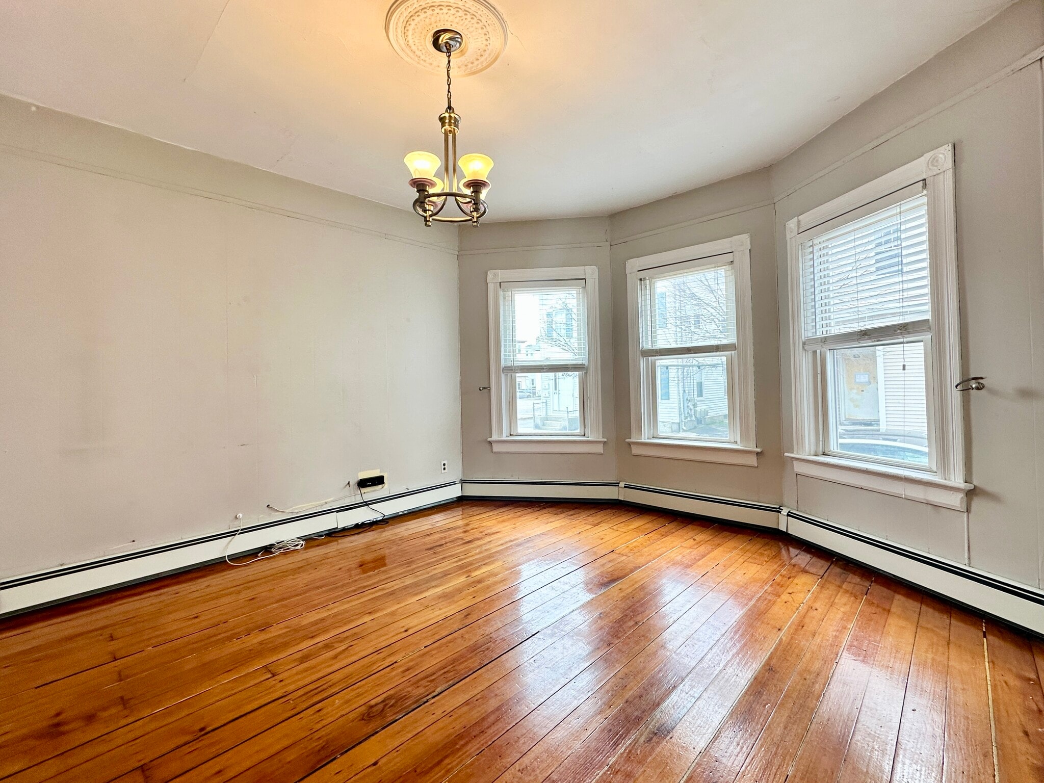 Building Photo - 48 America St