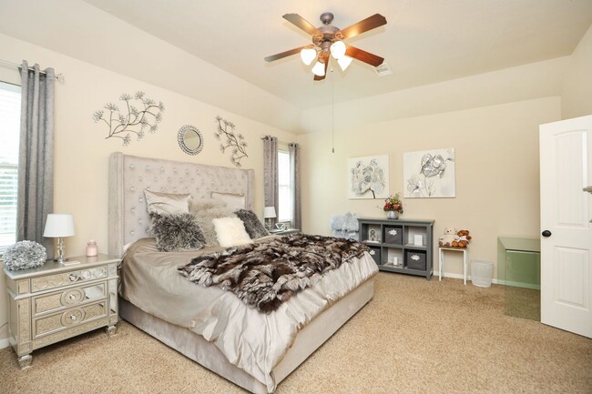 Building Photo - For Lease | 4 Bed, 2 Bath | 2,449 Sq Ft | The Woodlands Creekside Community |