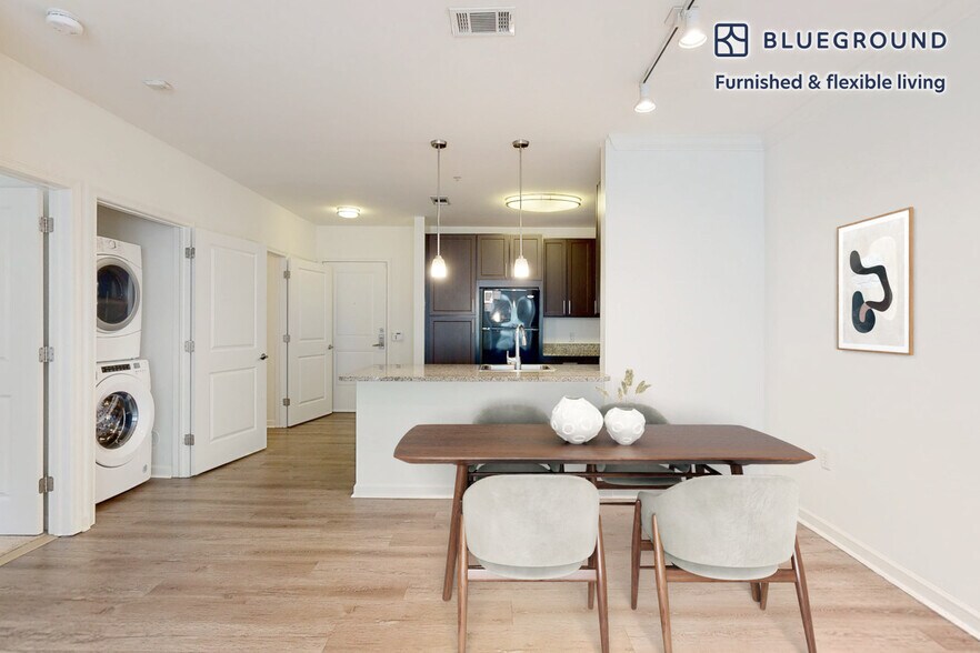 Building Photo - 80 N Central Ave