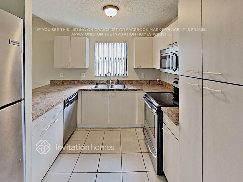 Building Photo - 3457 NW 112th Way