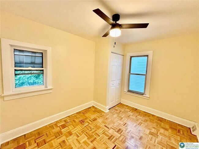 Building Photo - 1006 Center St