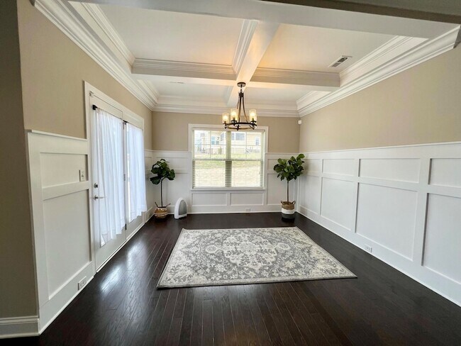 Building Photo - 9015 Seven Lakes Dr