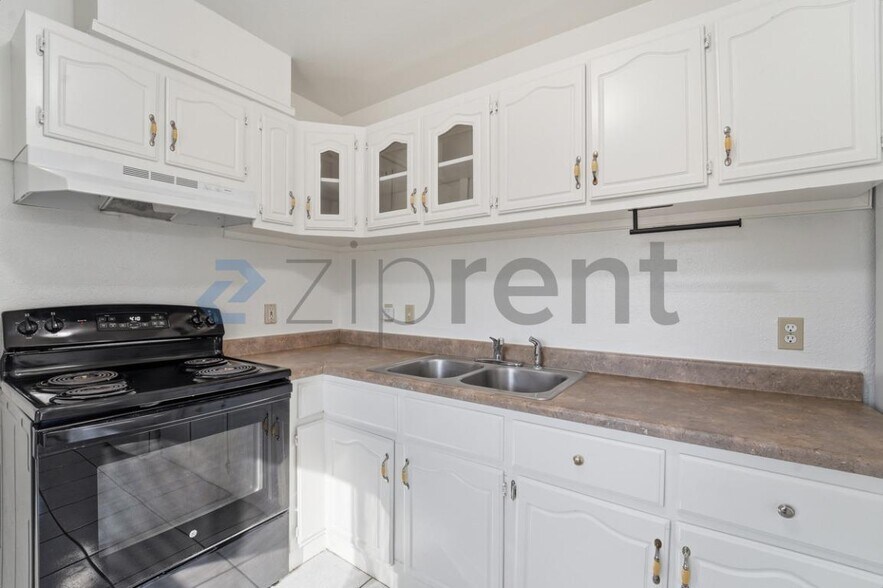 Building Photo - 8321 W Edwards St