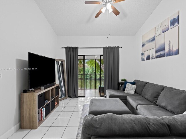 Building Photo - 3868 Carambola Cir N