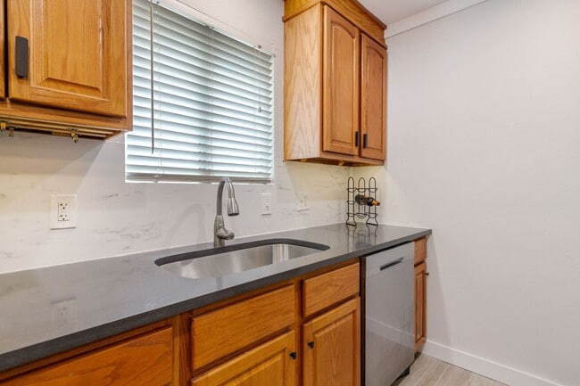 Building Photo - 7107 Barnsdale Way  Austin TX 78745