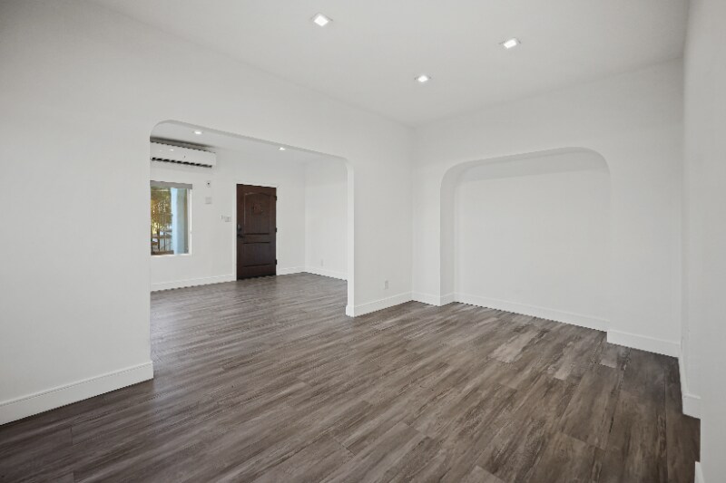 Building Photo - 627 Brittania St