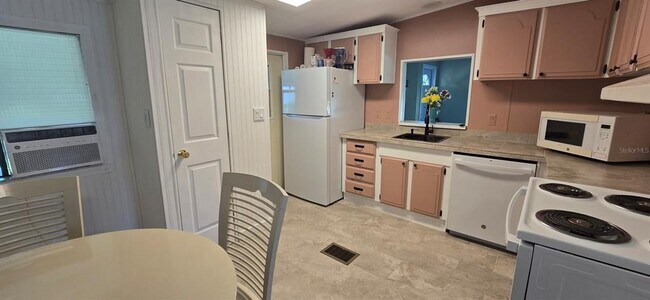 Building Photo - 516 Jason Dr