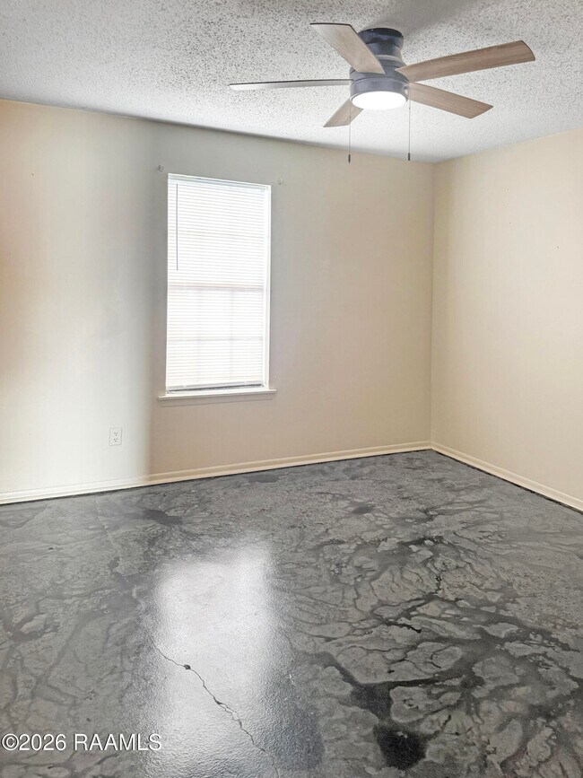 Building Photo - 123 Township Ln