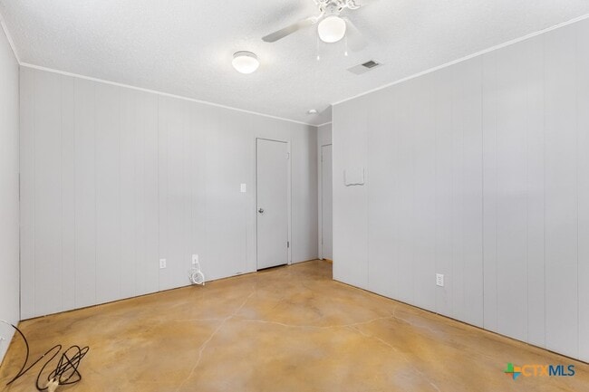 Building Photo - 222 Redbud Ln