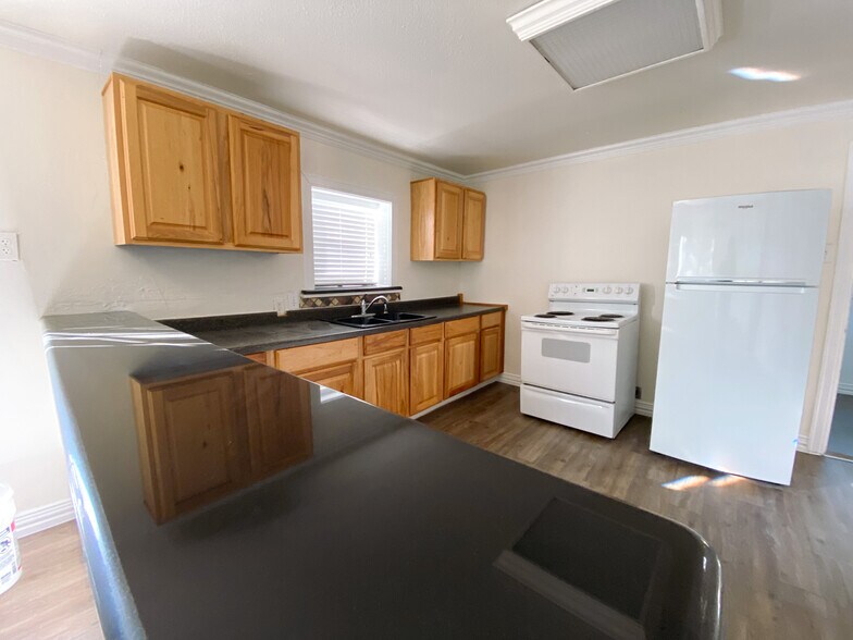 Building Photo - 109 E 3rd St