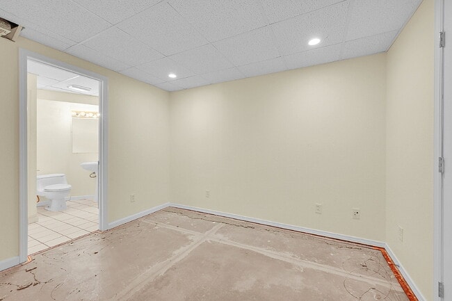 Building Photo - $2,795.00, 3-bed, 3.5-bath with bonus room...