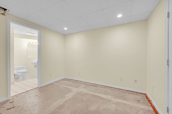 Building Photo - $3,095.00, 3-bed, 3.5-bath with bonus room...