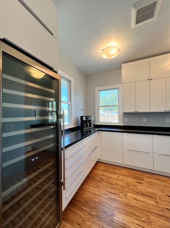 Building Photo - Fully Furnished Modern Home in the Desirable Alphabet Streets