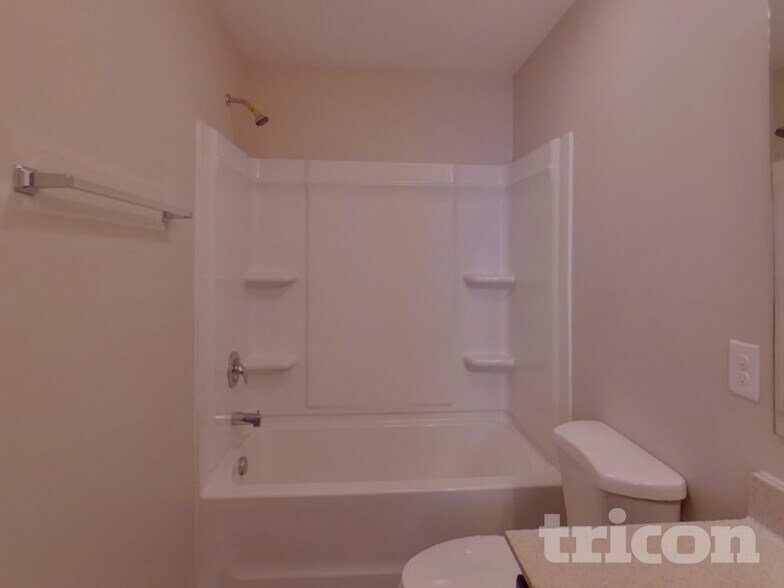 Building Photo - 809 Valley Creek Dr