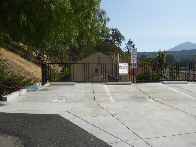 Building Photo - BEAUTIFULLY UPDATED 2 BD/1.5 BA, 2-STORY, END UNIT CONDO WITH GREAT HILL VIEWS IN SAN RAFAEL