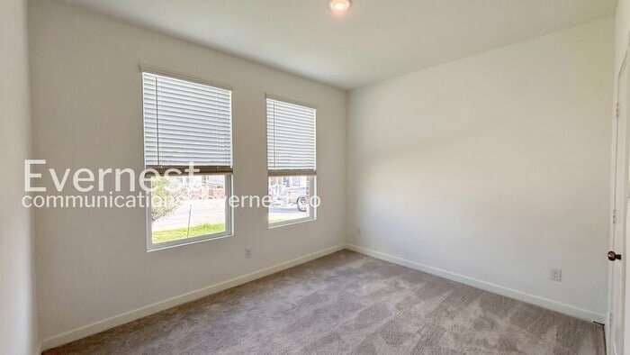 Building Photo - 5449 Paschal Pk