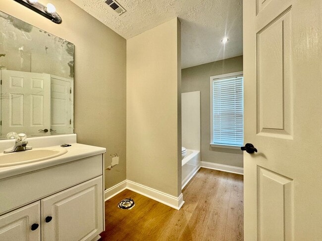 Building Photo - 609 Clifden Ct