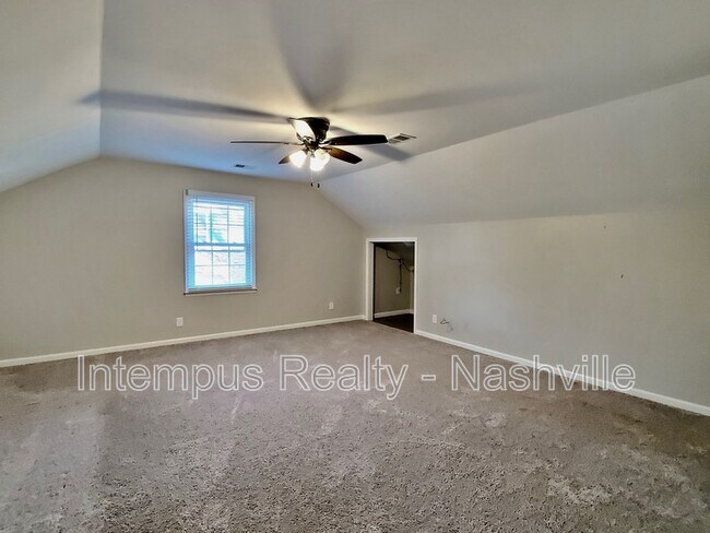 Building Photo - 547 Hopewood Ct
