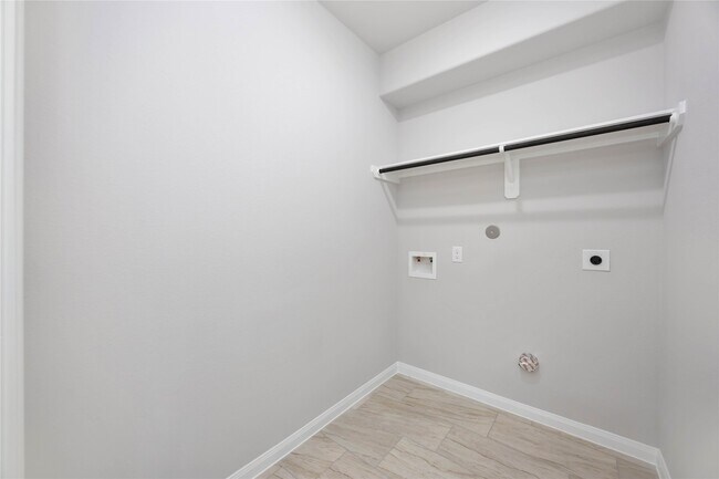 Building Photo - 7987 Chateau St