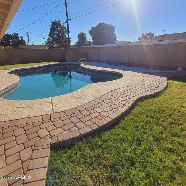 Building Photo - 8229 E Cambridge Ave