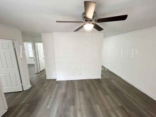 Building Photo - #450 - 412-414 Ridley St Duplex