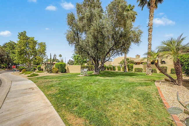 Building Photo - 7955 E Chaparral Rd
