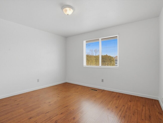 Building Photo - Upgraded Sparks Home