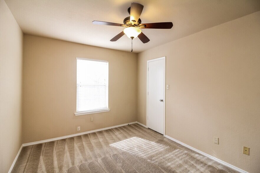 Building Photo - 2092 Paint Pony Ln