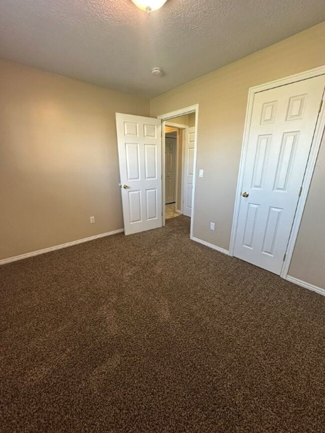 Building Photo - Big Year, Bigger Home – 5 Bed 2 Bath Syracuse + Tiered Rent & 2 Weeks Free!