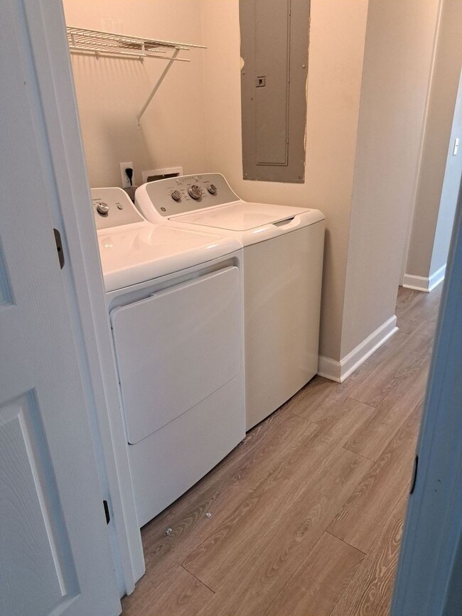 Building Photo - 7325 Claudia's Way